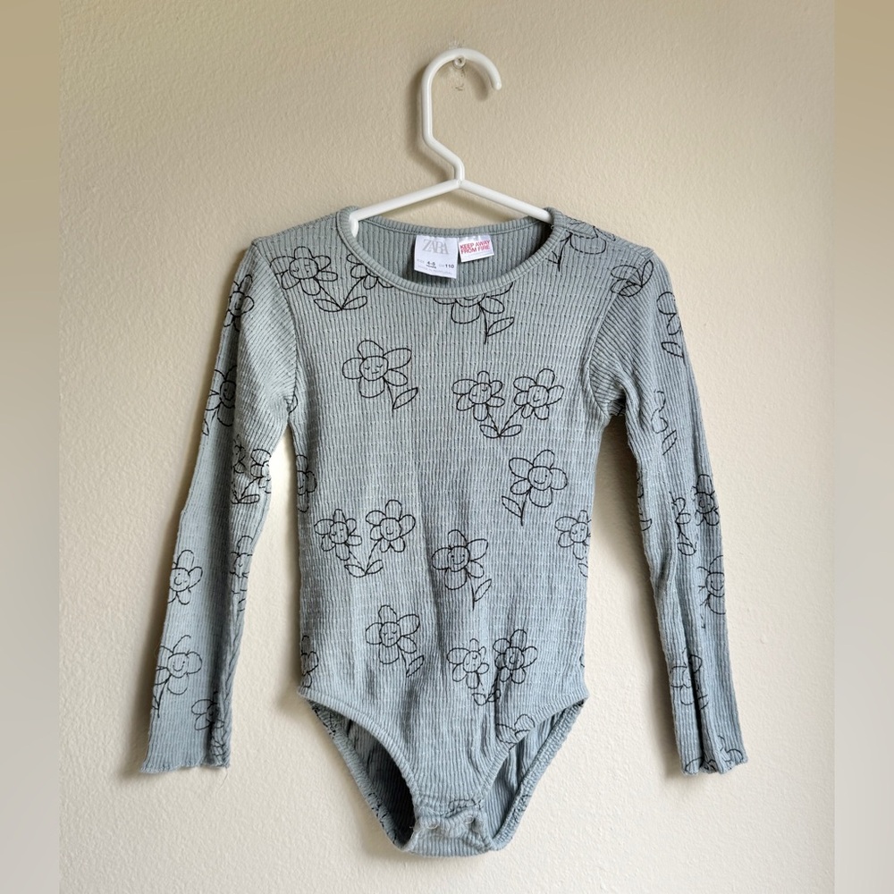 Zara Kids Blue Gray Flower Print Bodysuit 5T